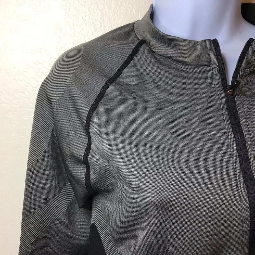 Fashion nova sports women’s top XL long sleeves with a zipper - Picture 7 of 10